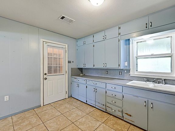5th image of 200 E Tate St
