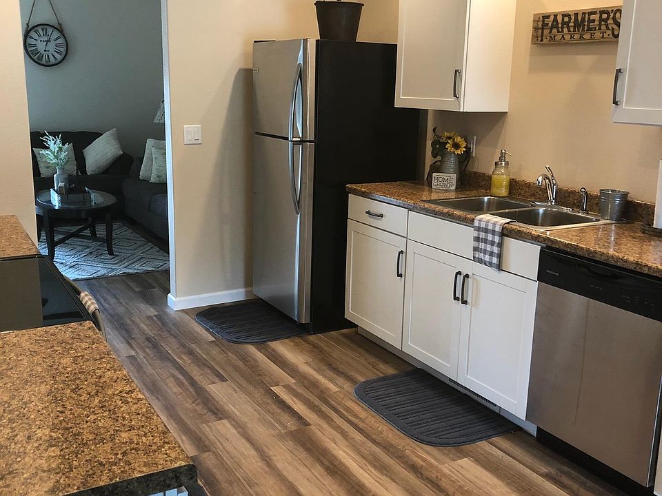 1st image of 526 Q Ave