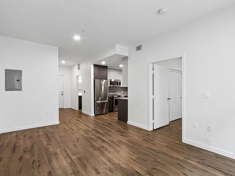 Maxwell Apartments — Photo 12