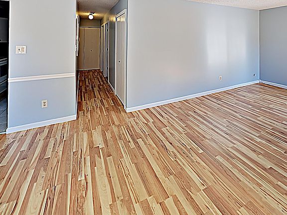 4th image of 12 Newport Ct