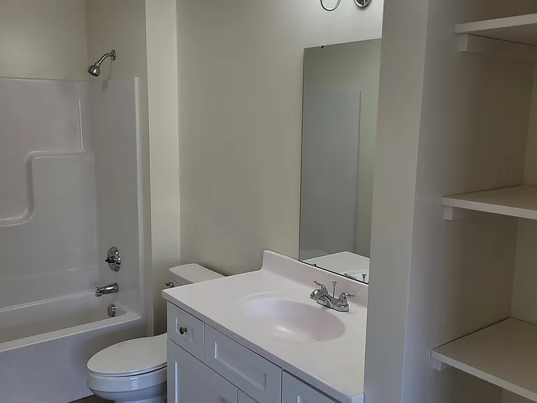 Hampshire Estates Apartments and Self Storage — Photo 25