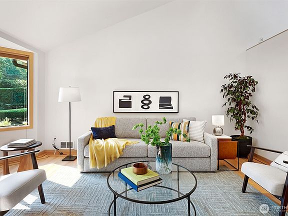 3rd image of 9559 45th Avenue NE