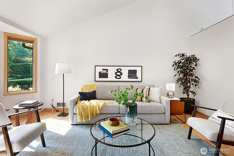 3rd image of 9559 45th Avenue NE