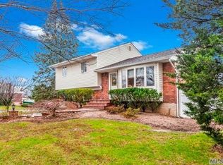 16 Cheryl Ln N, Farmingdale, NY 11735