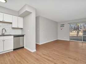 909-913 Plainfield Rd Apartments