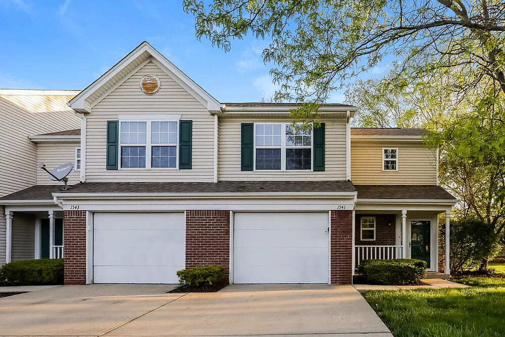 2 bed, 1.5 bath, 1297 sqft, $2,170 — Photo 1