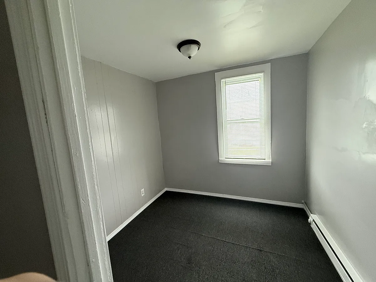 Building Photo - 123 Gibson St #1
