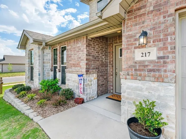 217 Oak Ave, Gentry, AR 72734