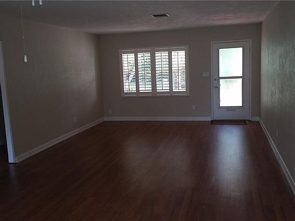 4th image of 2002 Killarney Dr