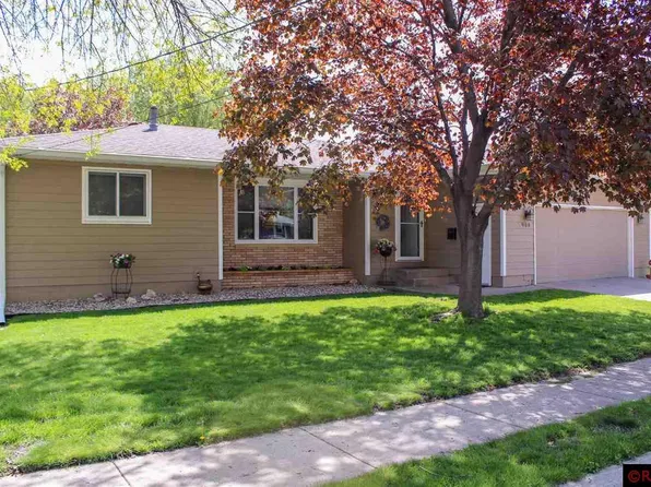908 Sherman St, North Mankato, MN 56003