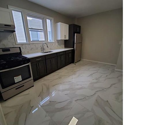 2nd image of 174 Isabella Ave Floor 2