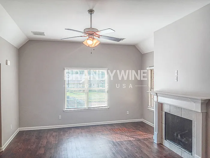 2260 Webbing Dr — Photo 4