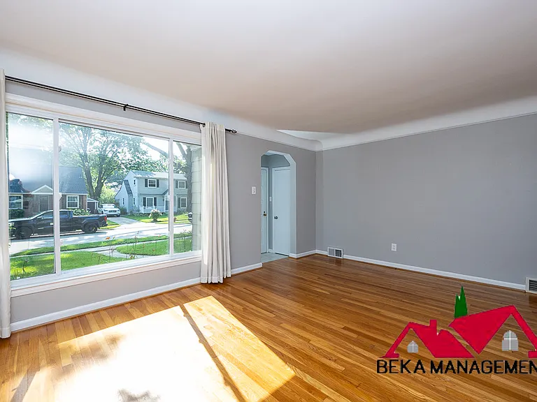 901 N Gainsborough Ave — Photo 4