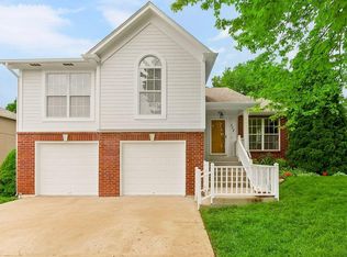 532 SE Battery Dr, Lees Summit, MO 64063