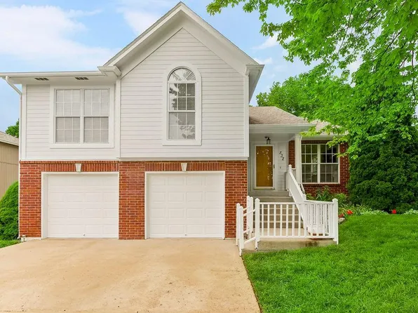 532 SE Battery Dr, Lees Summit, MO 64063