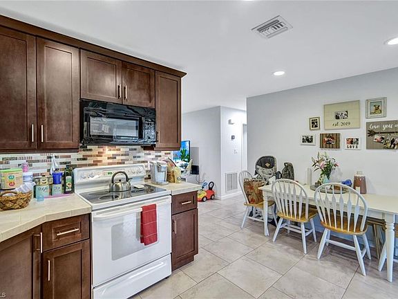 4th image of 171 Crown DR #10
