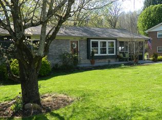 1704 Scenic Dr, Johnson City, TN 37604