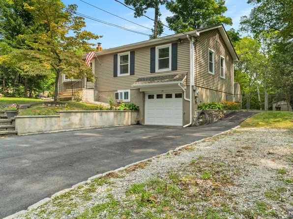 74 Greenhill Rd, Vernon, NJ 07462
