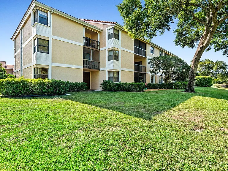 5701 Riverside Dr #106B6 — Photo 23