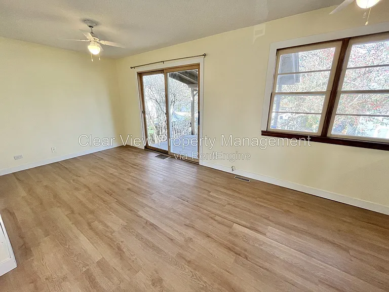 319 8a Ave S #UPPER — Photo 8