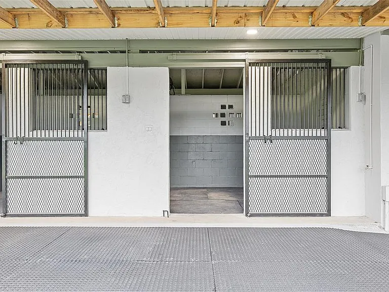 2 Count Fleet Dr — Photo 10