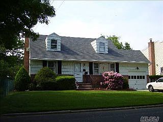5th image of 221 Audley Ct