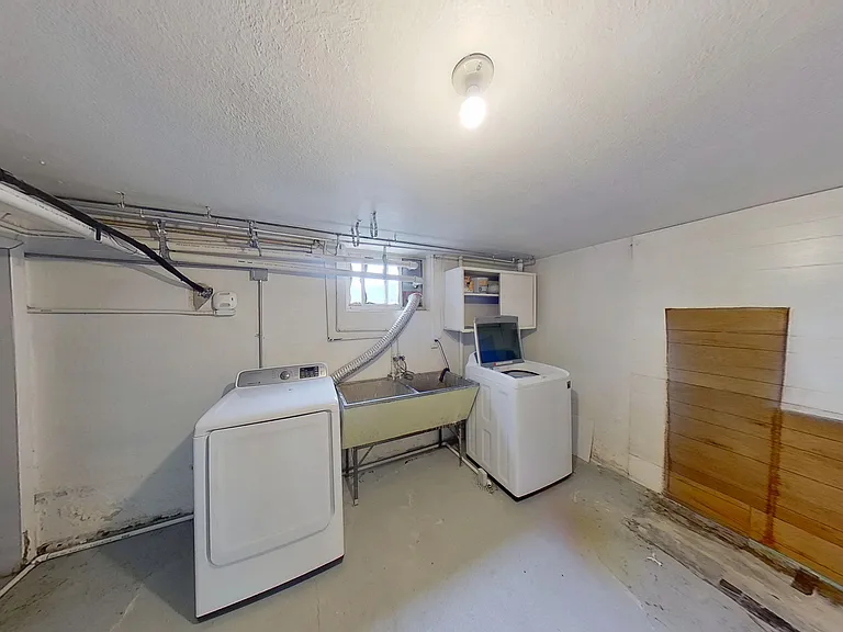 2230 Marshall St — Photo 30