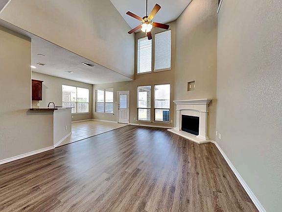 4th image of 2246 Whitney Dr