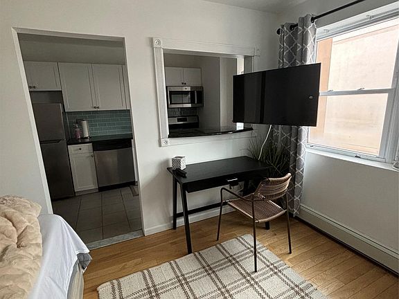 5th image of 251-255 W Broadway #203