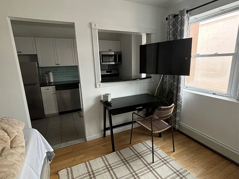 251-255 W Broadway #203 — Photo 5