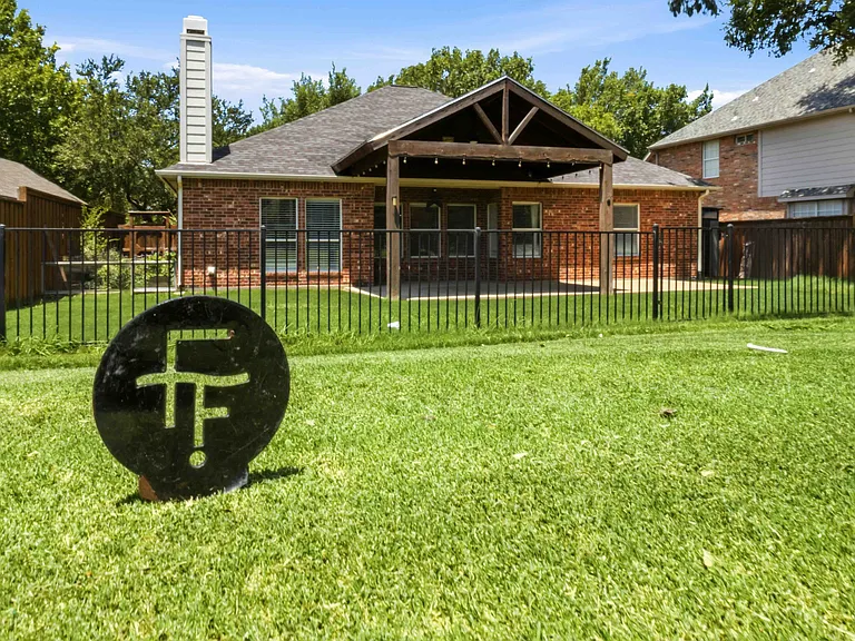 5918 Lafayette Dr — Photo 7