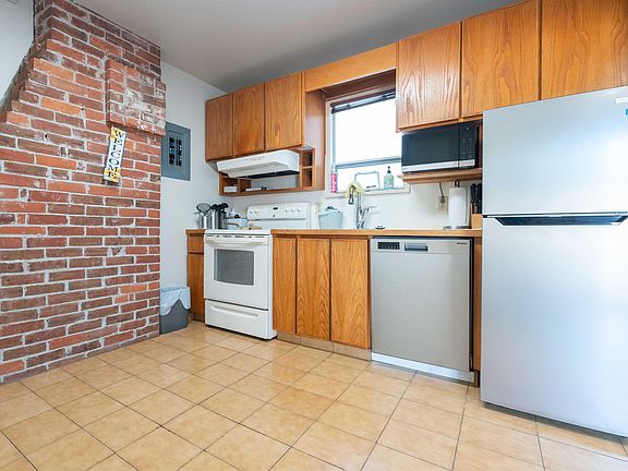 5th image of 3870 W 17th Ave