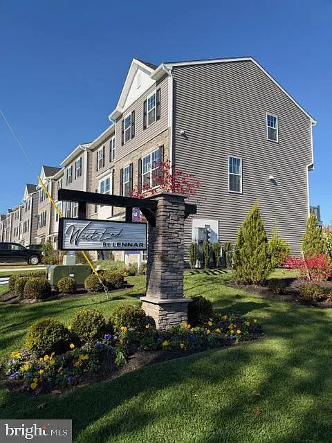 3 bed, 2.5 bath, 1784 sqft, $2,900 — Photo 1