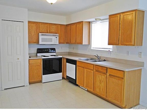 2nd image of 48897 Ashbury Dr #17