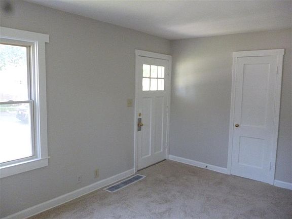 4th image of 3016 Lawndale Ave