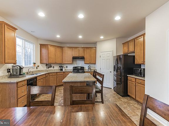 3rd image of 43 Colemans Mill Dr