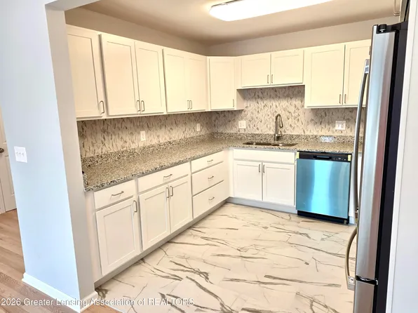 1104 Washington Cir, Northville, MI 48167