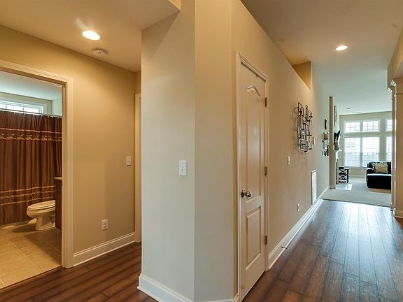 3rd image of 341 Gleneagles Way