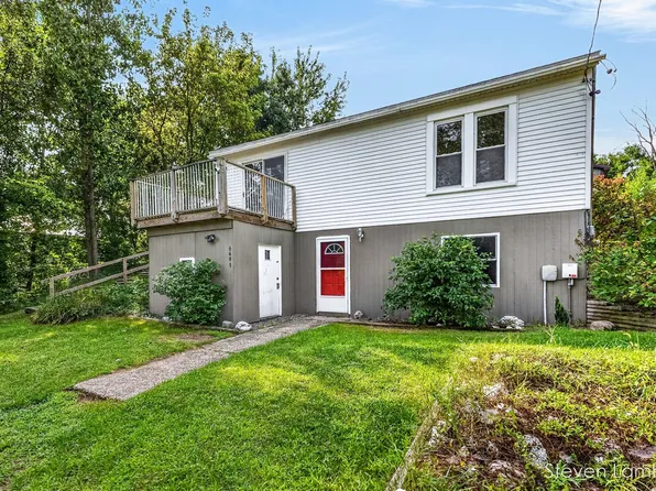 6499 Oakwood Dr, Delton, MI 49046