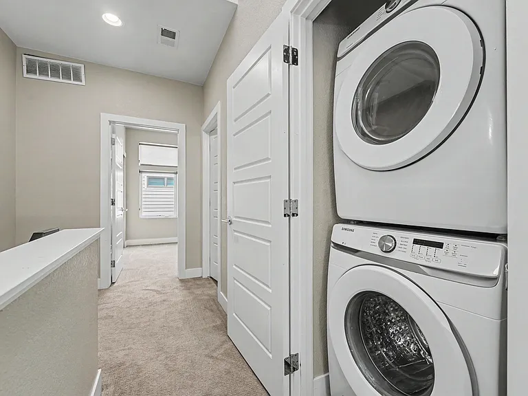 2868 N Hazel Ct — Photo 7