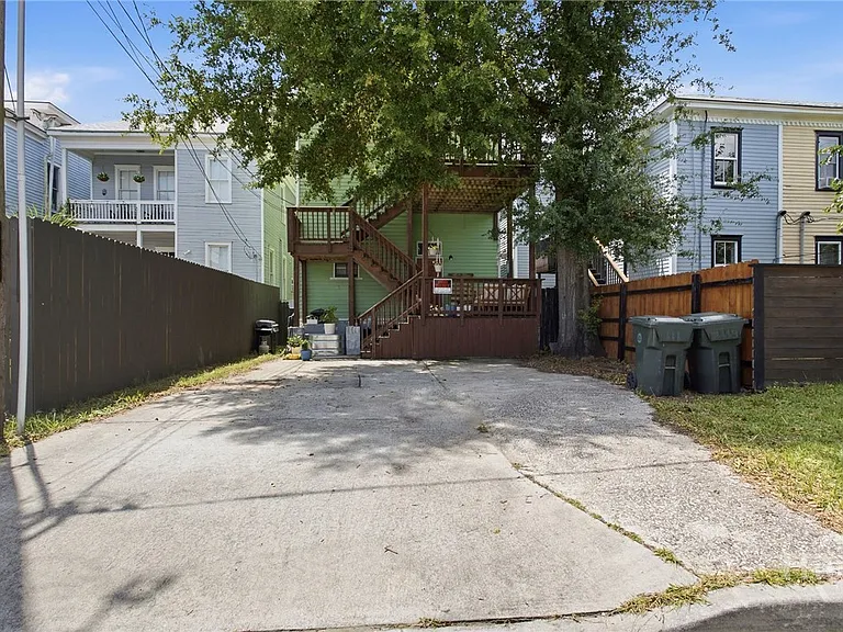 2308 Barnard St — Photo 25