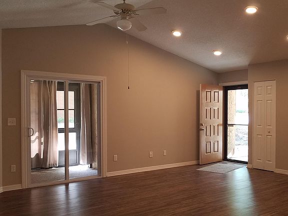 5th image of 85 Debarry Ave APT 1083