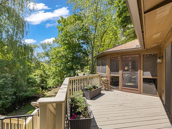 5th image of 3709 Wabeek Lake Dr W