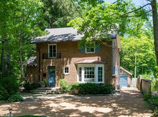 225 Sylvan Rd, Glencoe, IL 60022