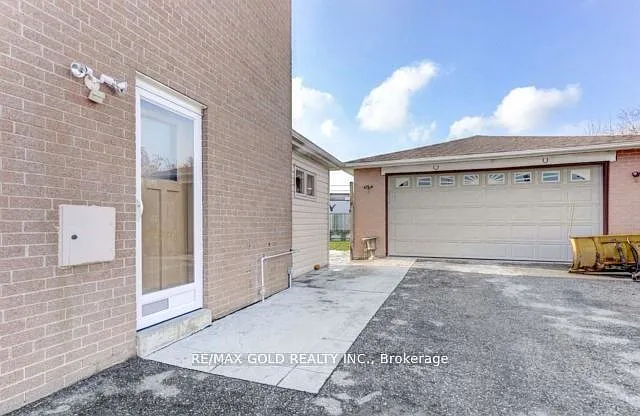 6 Monaco Ct — Photo 26