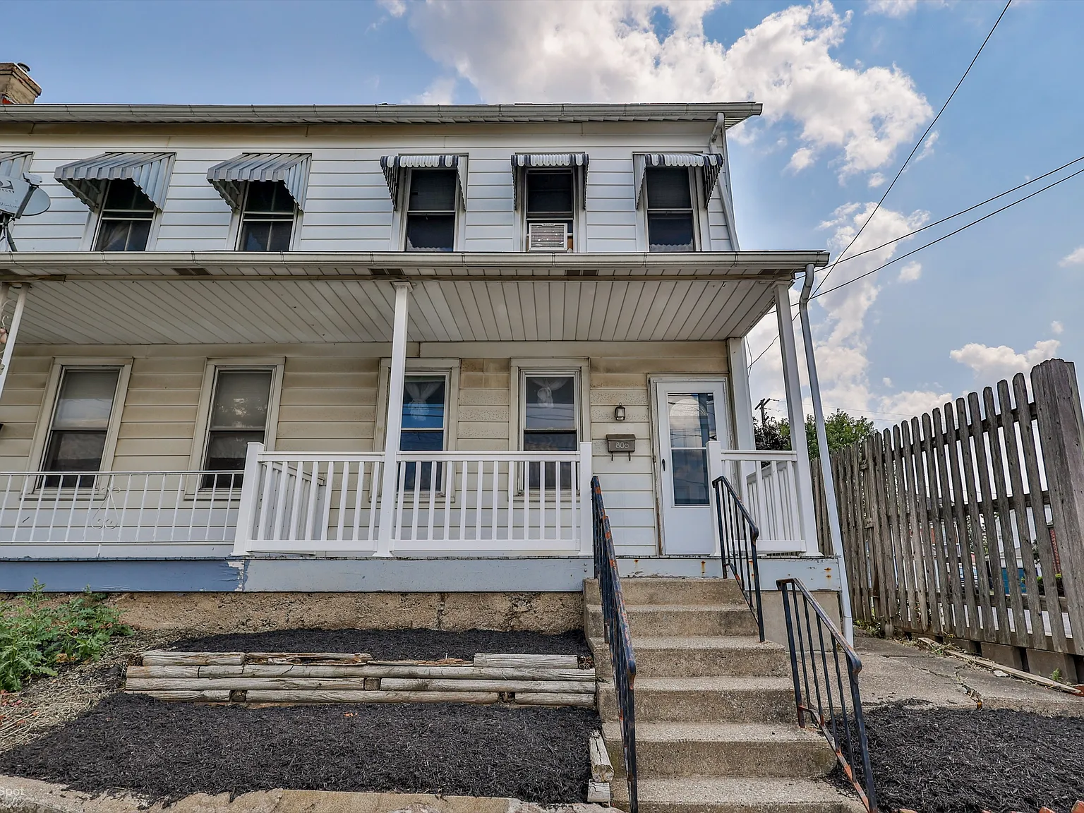 3 bed, 1237 sqft, $1,995 — Photo 2