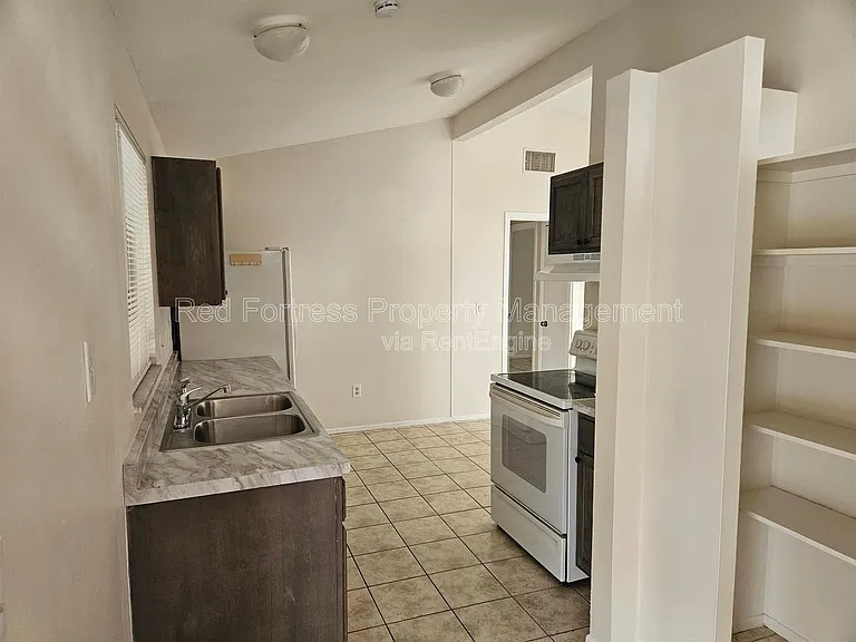 1635 Newport Ct — Photo 6