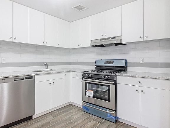 3rd image of 2527 23rd St APT Ba