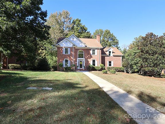 3rd image of 10431 Wyndham Forest Dr
