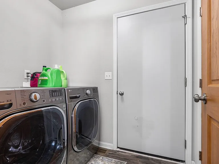 871 Fuller Ln — Photo 24